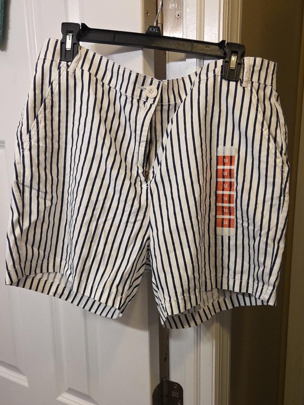 NWOT-Caribbean Joe White Shorts with Navy Vertical Stripes - Flat Front